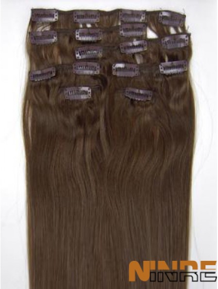 Pince à cheveux remy droite brune parfaite dans les extensions de cheveux