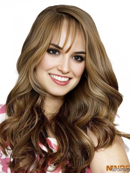 Cheveux bruns pleine tête avec frange style ondulé