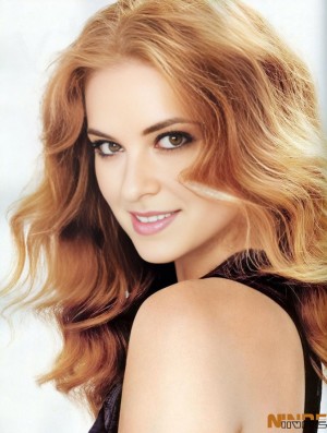 Sans Frange Longue Ondulée Cuivre 18 pouces Cheveux Humains Parfaits Amy Adams Perruques