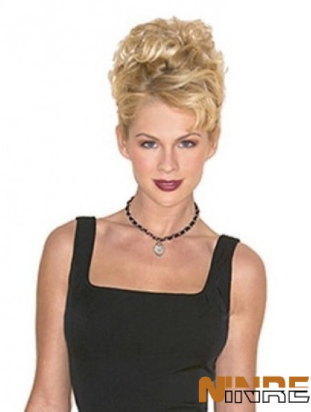 Clip de cheveux sur la couleur blonde, style court et bouclé