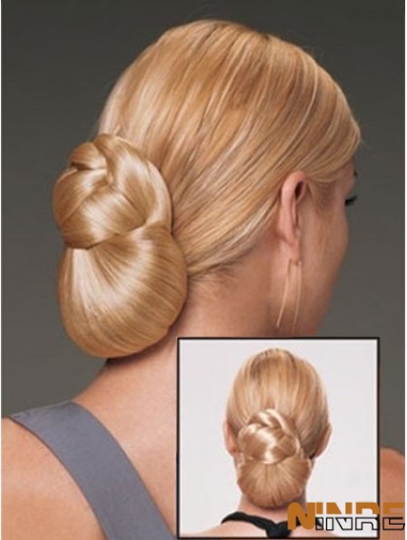 Enveloppement brun autour de la coiffure de poney
